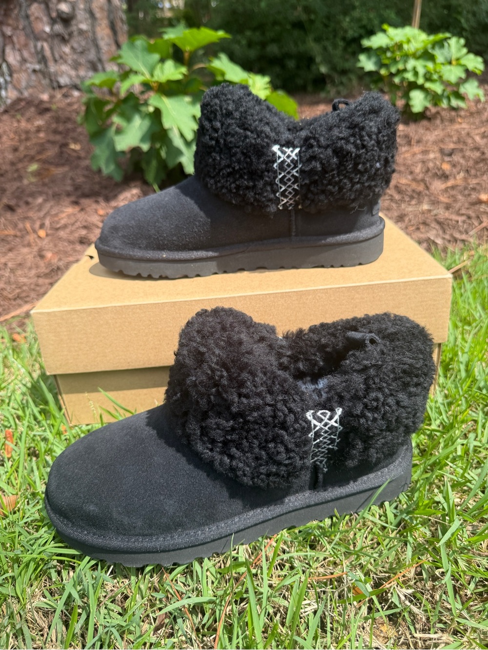New UGG Classic Ultra Mini Braid (Black) S/N 1151750 - Size 6